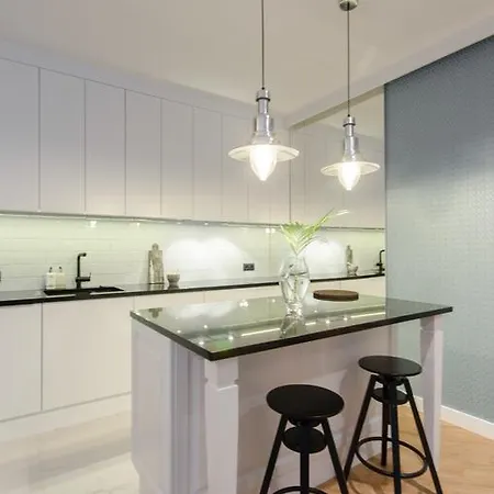 3 City - Leo Apartment *
