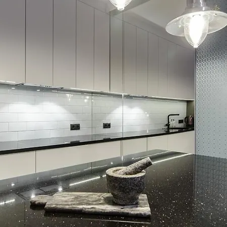 3 City - Leo Apartment *